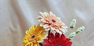 Мелкие цветочки из бисера